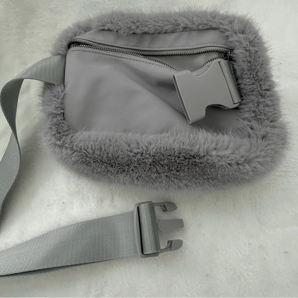 The Cashmere Project FAUX FUR Fuzzy Belt Bag Fanny Pack Gray Siper Soft NEW
